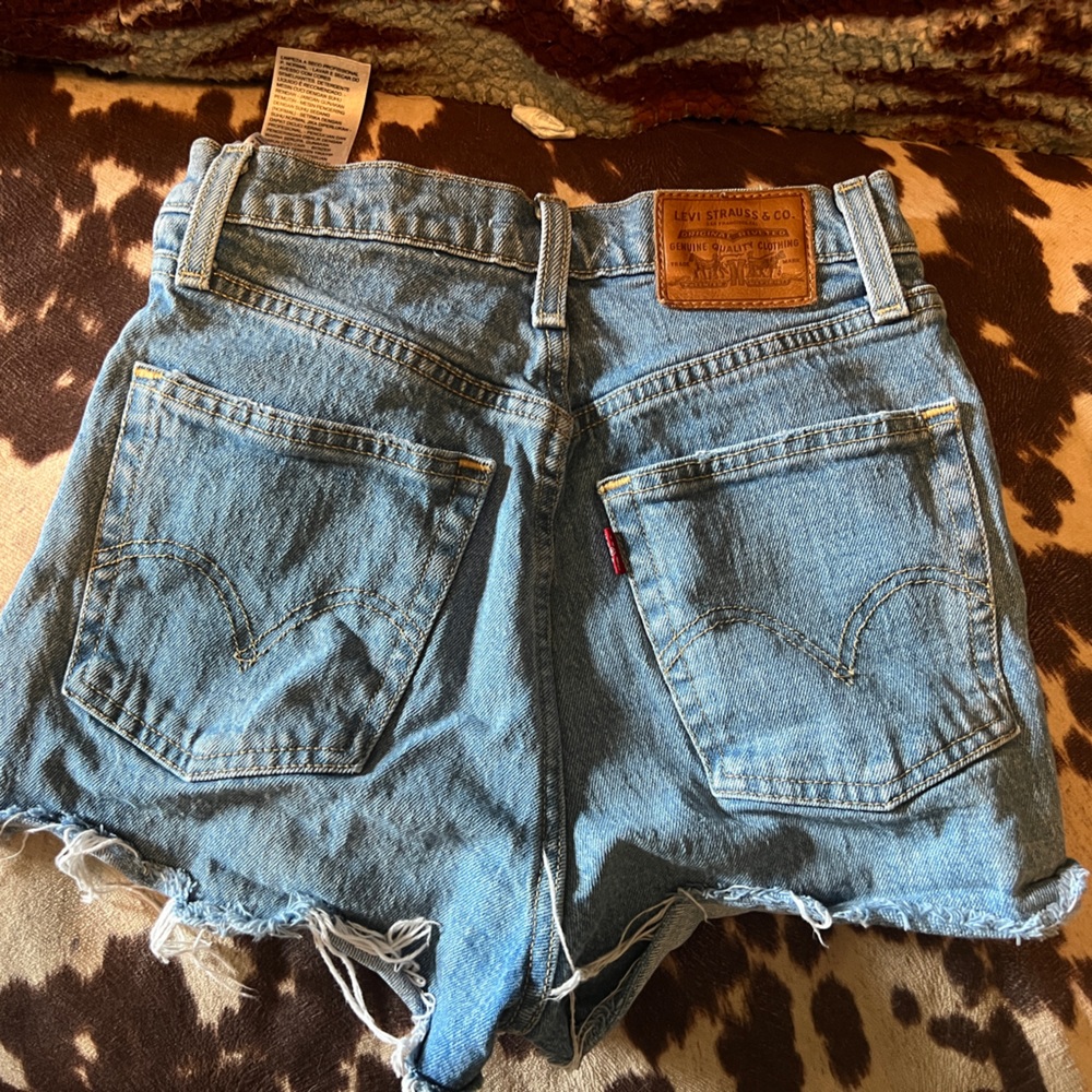 Levi’s Ribcage shorts